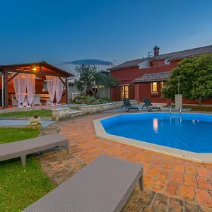 Carla With Private Pool & Kids Playground - Pet Friendly Mutvoran